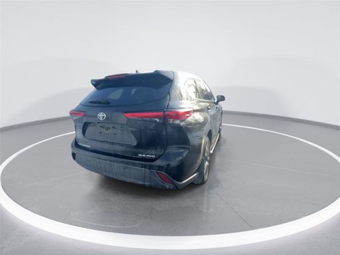 Used 2022 Toyota Highlander XLE image 7