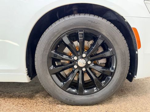 Used 2017 Chrysler 300 Limited AWD/4WD image 20