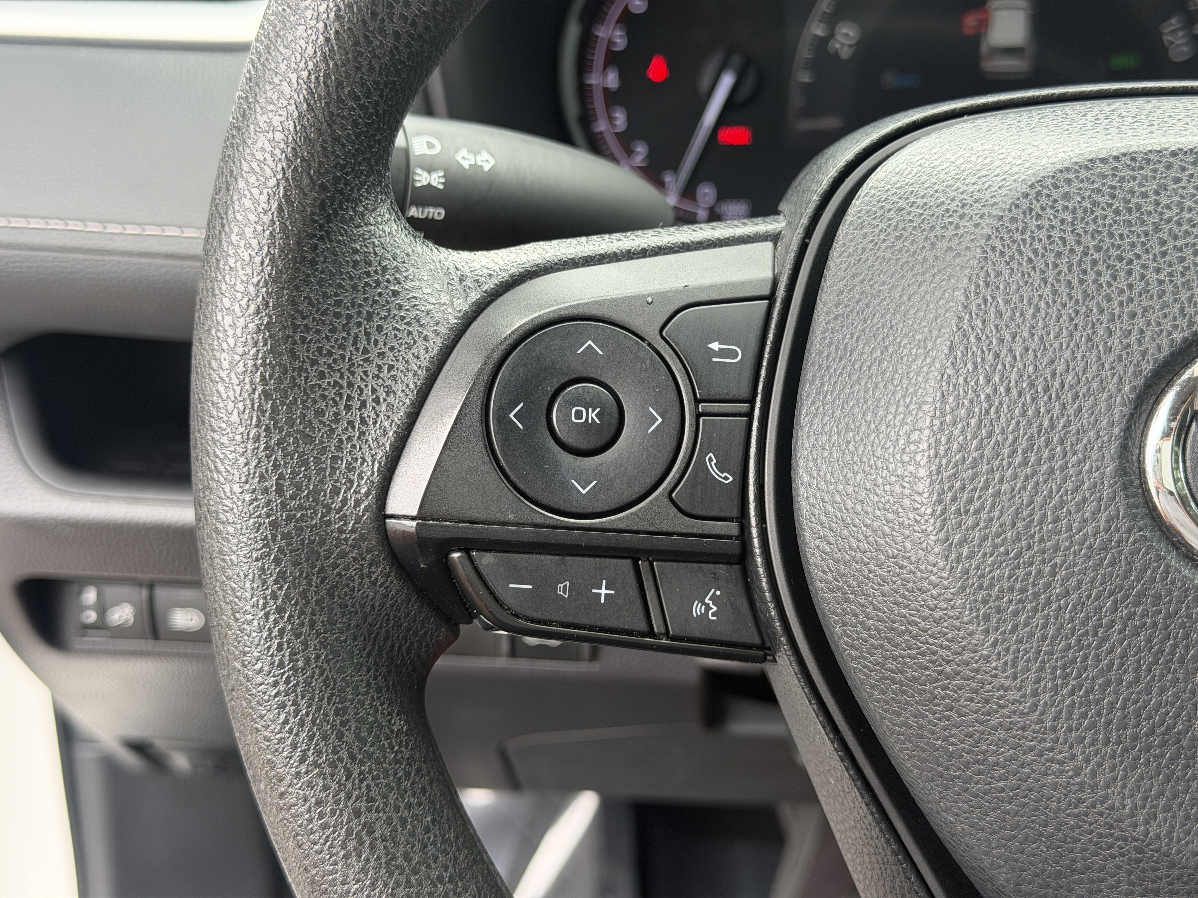 Used 2024 Toyota RAV4 XLE w/ Convenience Package FWD image 31