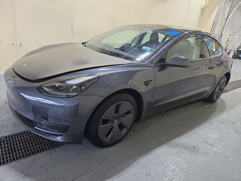 Used 2023 Tesla Model 3 Standard Range image 2