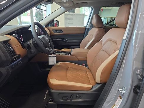 New 2026 Nissan Pathfinder Platinum AWD/4WD image 15