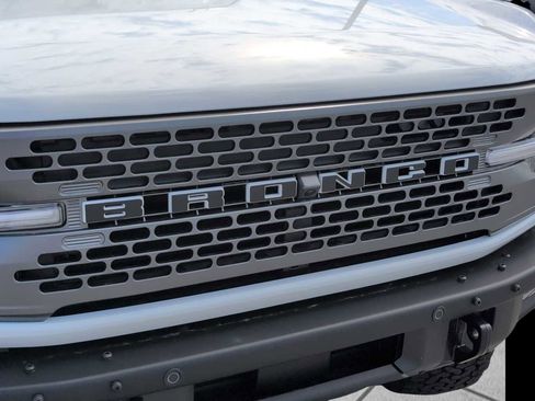 New 2025 Ford Bronco Badlands image 4