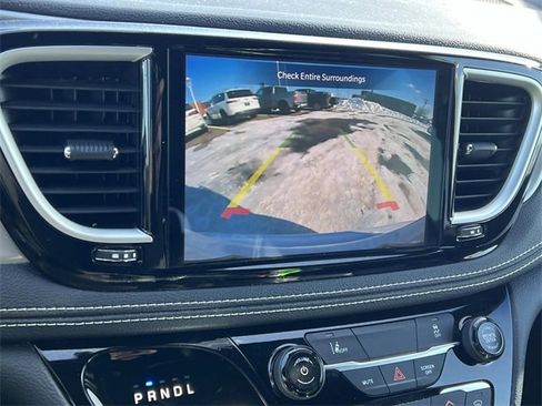 Used 2022 Chrysler Pacifica Touring-L w/ S Appearance Package image 21