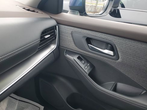 Used 2022 Nissan Rogue SV image 28