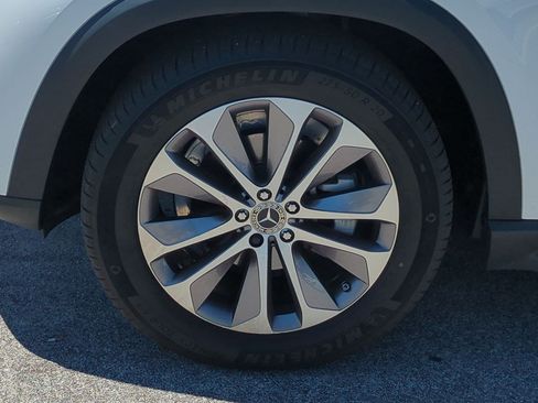 Used 2022 Mercedes-Benz GLE 350 4MATIC w/ Premium Package image 11