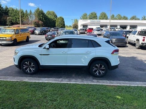 Used 2025 Volkswagen Atlas Cross Sport SE AWD/4WD image 4