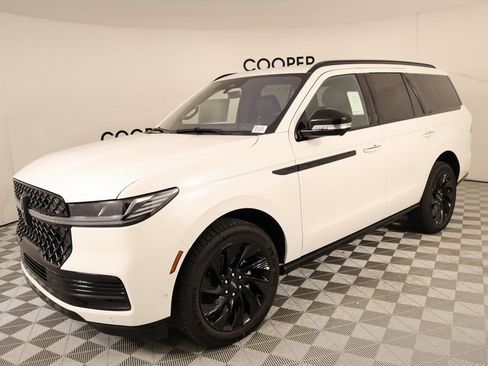 New 2025 Lincoln Navigator Reserve w/ Jet Appearance Package AWD/4WD image 10