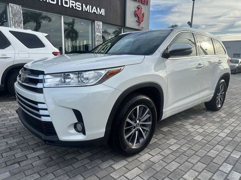 Used 2017 Toyota Highlander XLE FWD image 3