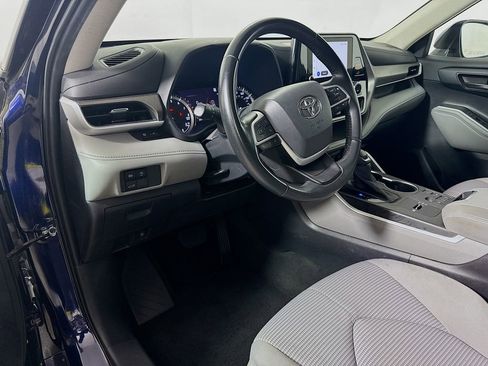 Used 2023 Toyota Highlander LE FWD image 10