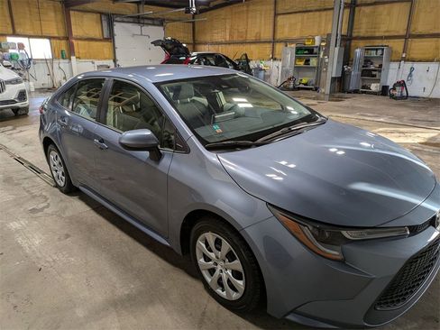 Used 2021 Toyota Corolla LE image 7