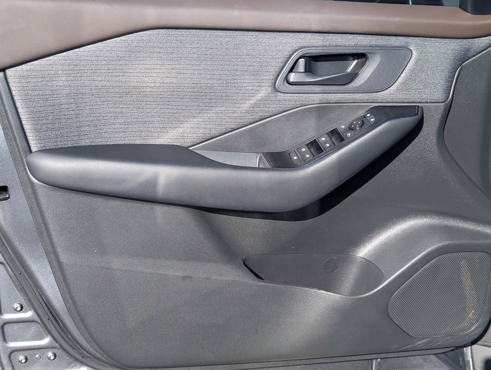 Used 2023 Nissan Rogue S FWD image 14