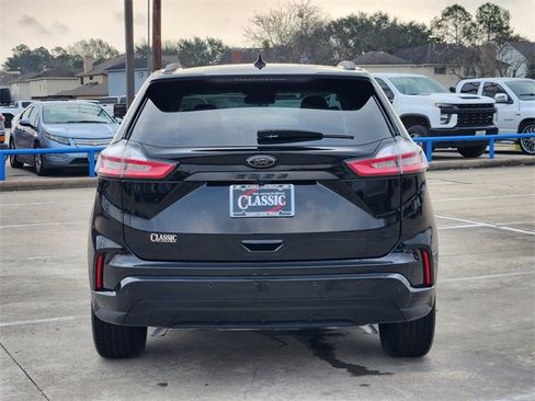 Used 2024 Ford Edge SE w/ Black Appearance Package image 6