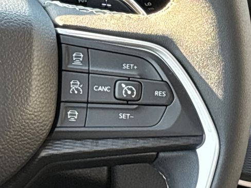 Certified 2023 Jeep Grand Cherokee Laredo AWD/4WD image 23