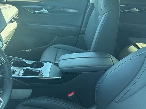 Certified 2025 Buick Envision Preferred image 9