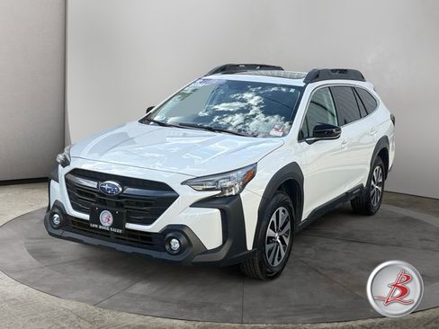 Used 2025 Subaru Outback Premium AWD/4WD image 3