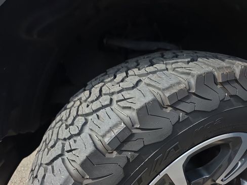 Used 2019 Toyota Tacoma TRD Sport AWD/4WD image 38