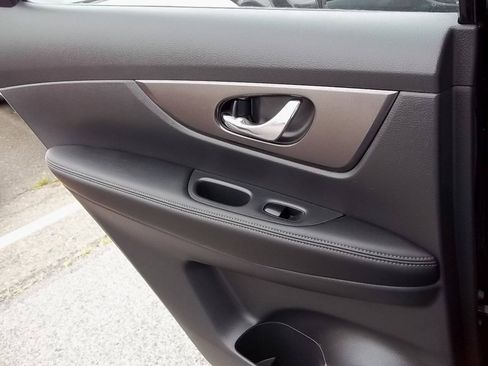 Used 2015 Nissan Rogue S AWD/4WD image 12