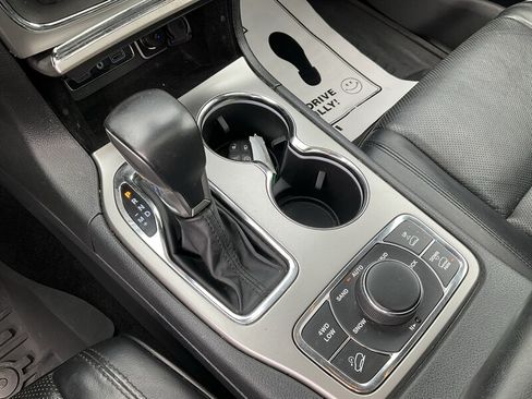 Used 2018 Jeep Grand Cherokee Overland AWD/4WD image 36