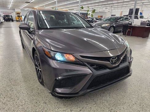 Used 2021 Toyota Camry SE FWD image 4