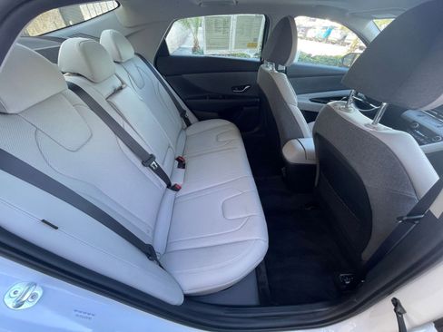 Used 2025 Hyundai Elantra Limited image 41