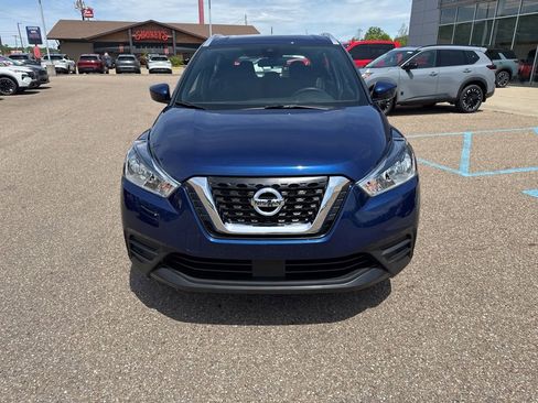 Used 2020 Nissan Kicks SV FWD image 2
