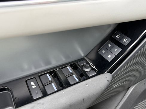 Used 2024 Land Rover Range Rover Velar S AWD/4WD image 13