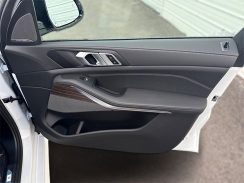 New 2026 BMW X5 xDrive50e w/ M Sport Package image 27