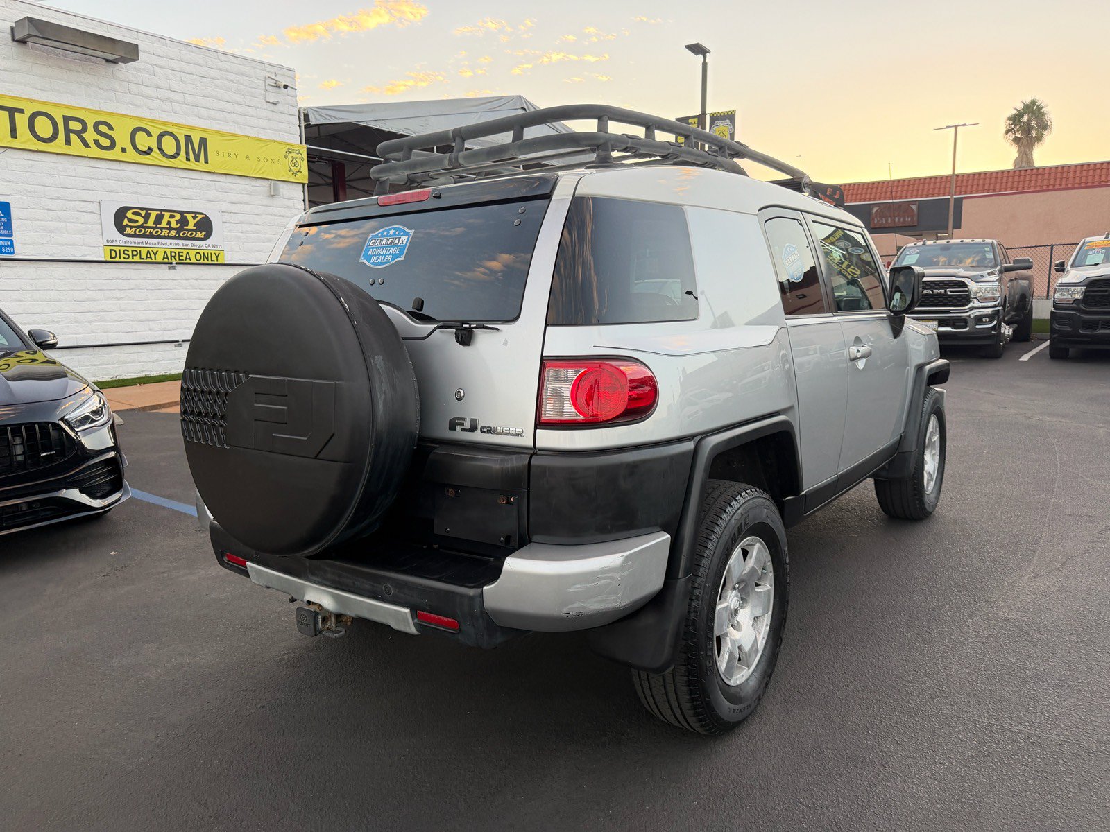 Used 2007 Toyota FJ Cruiser 4WD w/ Upgrade Pkg 1 image 3