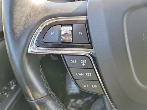 Certified 2022 Lincoln Nautilus Reserve image 14