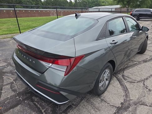 Used 2024 Hyundai Elantra SE FWD image 6