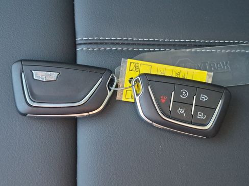 Used 2024 Cadillac Lyriq Tech RWD image 33