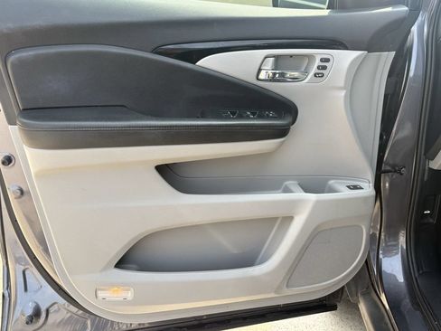 Used 2020 Honda Pilot Touring image 10