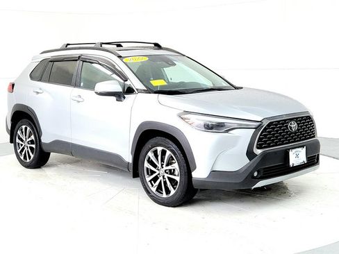 Used 2022 Toyota Corolla Cross XLE w/ Convenience Package AWD/4WD image 7