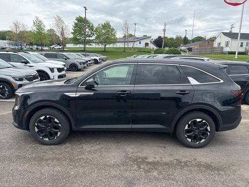 Used 2024 Kia Sorento S AWD/4WD image 3