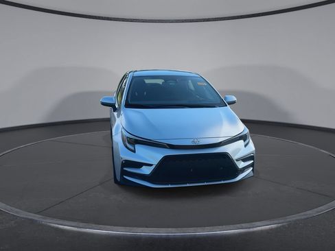 Used 2024 Toyota Corolla SE FWD image 3