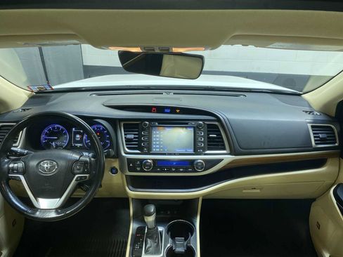 Used 2018 Toyota Highlander Limited Platinum AWD/4WD image 10