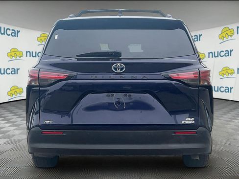 Used 2022 Toyota Sienna XLE w/ XLE Plus Package image 5