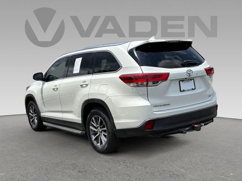 Used 2019 Toyota Highlander XLE FWD image 27