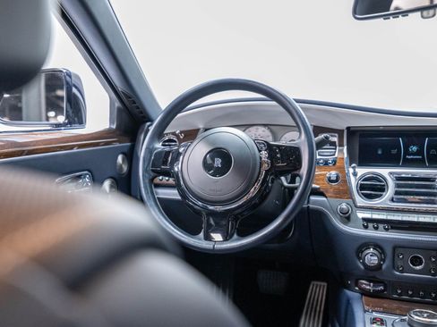 Used 2018 Rolls-Royce Ghost RWD image 35