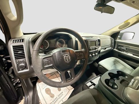 Used 2019 RAM 1500 Classic SLT image 9