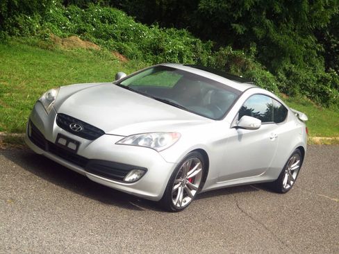 Used 2011 Hyundai Genesis 3.8 RWD image 17