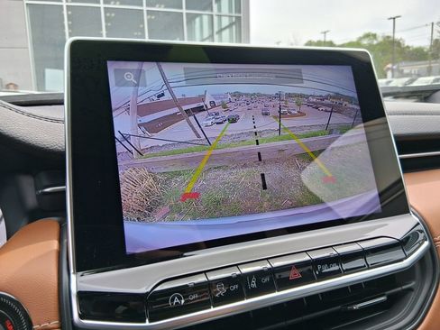 Certified 2025 Jeep Compass Limited AWD/4WD image 25