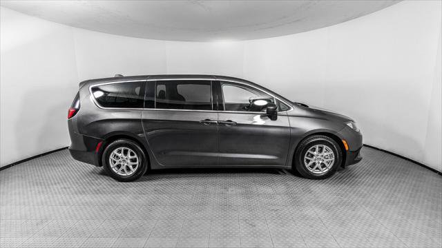 Used 2023 Chrysler Voyager LX FWD image 9