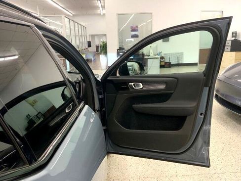 Used 2020 Volvo XC40 T5 R-Design image 30