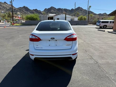 Used 2015 Ford Fiesta SE image 6