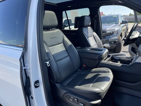 Used 2021 GMC Yukon Denali w/ Denali Ultimate Package AWD/4WD image 29