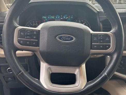 Used 2023 Ford Expedition Limited image 8