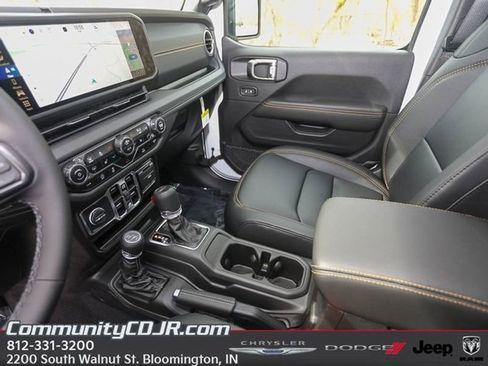 New 2025 Jeep Gladiator Sport w/ Premium Package image 18