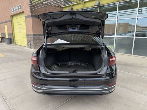 Used 2025 Volkswagen Jetta SEL FWD image 35