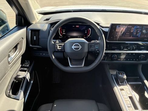 New 2026 Nissan Pathfinder SL w/ SL Premium Package FWD image 16